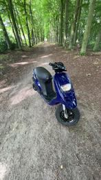 Piaggio typhoon metallic blauw 50cc, Fietsen en Brommers, Scooters | Piaggio, Ophalen, Tweetakt, Overige modellen, Maximaal 45 km/u
