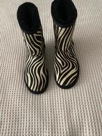 Uggs Zebra Print Laarzen, Kleding | Dames, Schoenen, Zwart, Lage of Enkellaarzen, Ophalen of Verzenden, Zo goed als nieuw