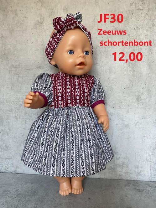 Poppenkleertjes baby pop jurkje Zeeuws schortenbont. KiKa., Kinderen en Baby's, Speelgoed | Poppen, Nieuw, Babypop, Ophalen