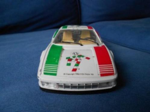 Ferrari testarossa (1984) 1:24 Bburago voetbal, Hobby en Vrije tijd, Modelauto's | 1:24, Gebruikt, Auto, Bburago, Ophalen