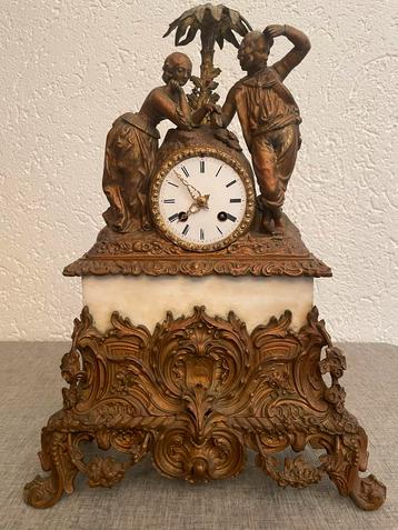 Antieke Pendule Klok met Bronzen Beelden en Marmeren Voet beschikbaar voor biedingen