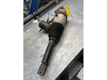 Schokdemperpoot links-achter van een Audi A8 beschikbaar voor biedingen