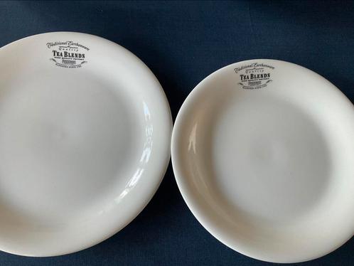 Borden Teablends traditional earthenware JOHN TAMS, Huis en Inrichting, Keuken | Servies, Gebruikt, Bord(en), Overige stijlen