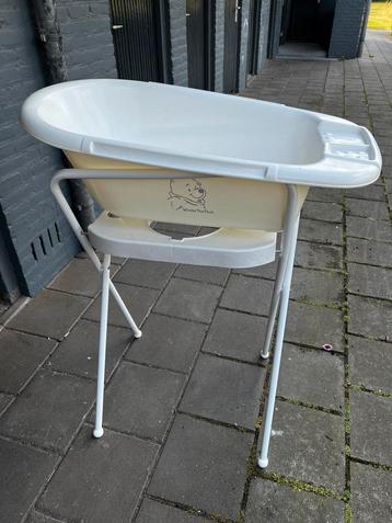 Babybad met standaard beschikbaar voor biedingen
