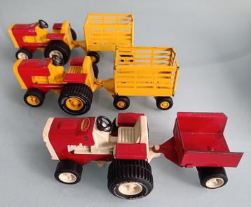 Vintage Tonka tractoren met aanhangers. beschikbaar voor biedingen