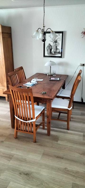 Eetkamertafel met 6 stoelen (teakhout)