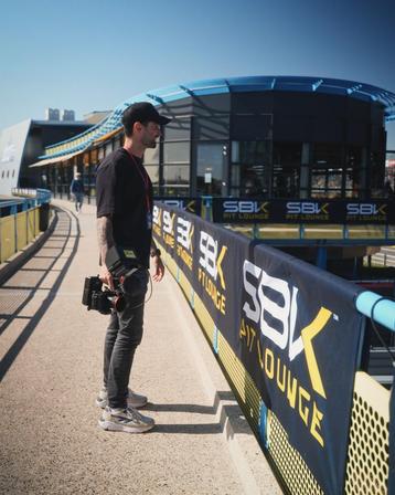 Professionele Bedrijfs en Sport Videograaf beschikbaar voor biedingen