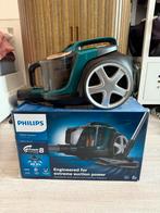 Stofzuiger met hulpstukken, Witgoed en Apparatuur, Stofzuigers, Ophalen, Gebruikt, Stofzuiger, 2000 watt of meer