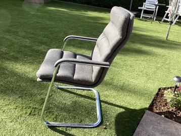 Artifort Chanel stoel beschikbaar voor biedingen