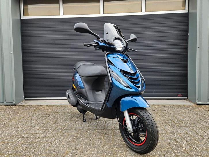 PIAGGIO ZIP 4T E4 BROM 07-2021 DIAMOND BLEU 3002KM + OPTIES!, Fietsen en Brommers, Brommers | Tuning en Styling, Zo goed als nieuw