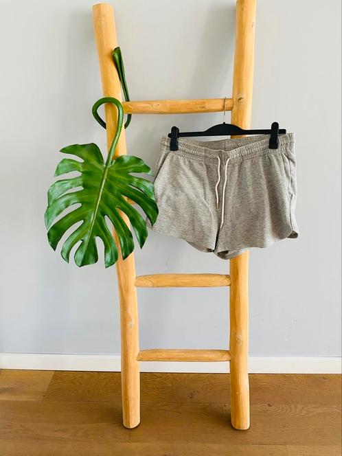 Korte broek/ broekje/ short/ shortje van H&M, maat L/40, Kleding | Dames, Broeken en Pantalons, Nieuw, Maat 38/40 (M), Grijs, Kort