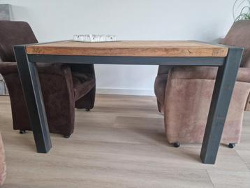 Industriële Houten eettafel met metalen frame 130x90xh79cm beschikbaar voor biedingen