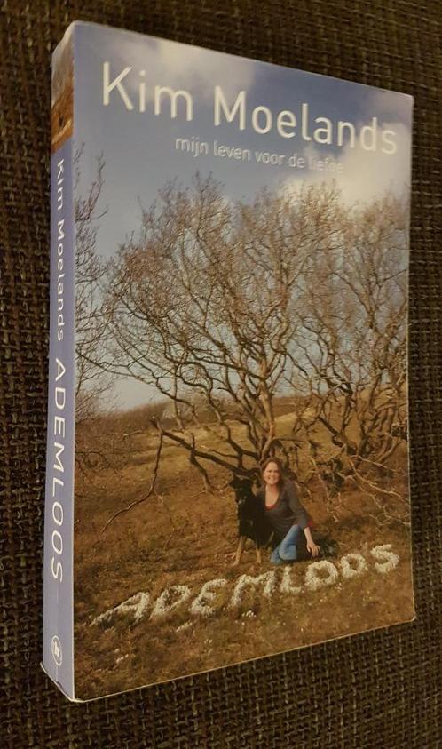Boek Ademloos, Kim Moelands, Boeken, Romans, Zo goed als nieuw, Nederland, Ophalen of Verzenden