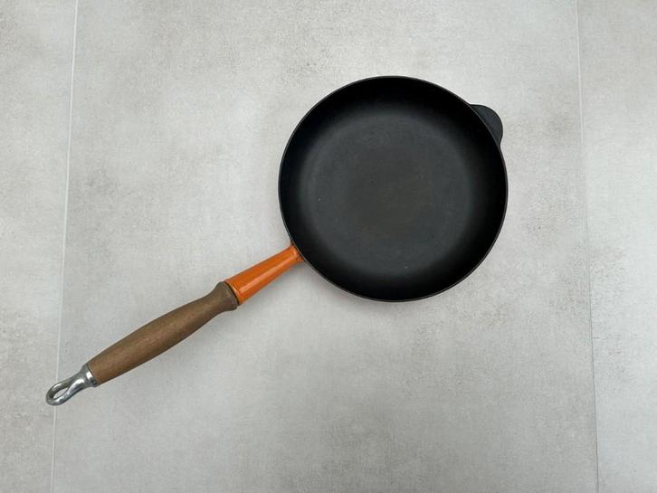 Le Creuset Steelpan, braadpan - retro oranje - Dia 24 cm, Huis en Inrichting, Keuken | Potten en Pannen, Gebruikt, Koekenpan of Braadpan