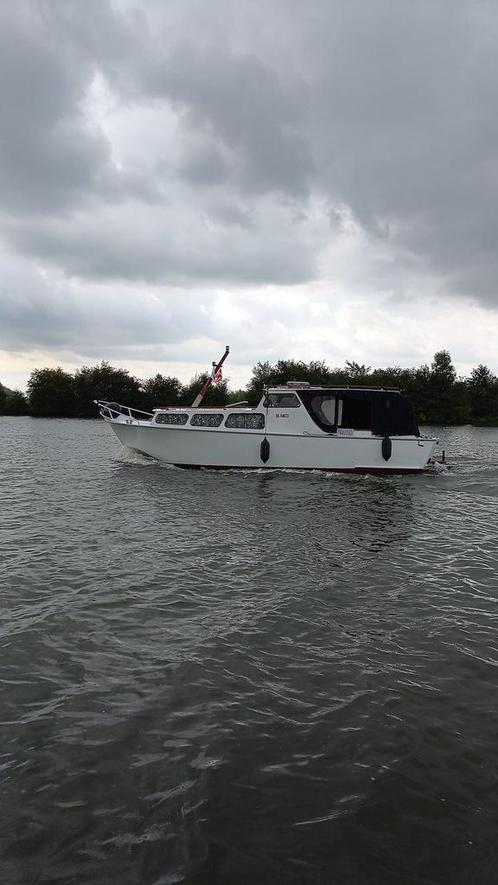 Motorkruiser mooie nette boot, Watersport en Boten, Motorboten en Motorjachten, Gebruikt, Staal, 9 tot 12 meter, Diesel, Binnenboordmotor