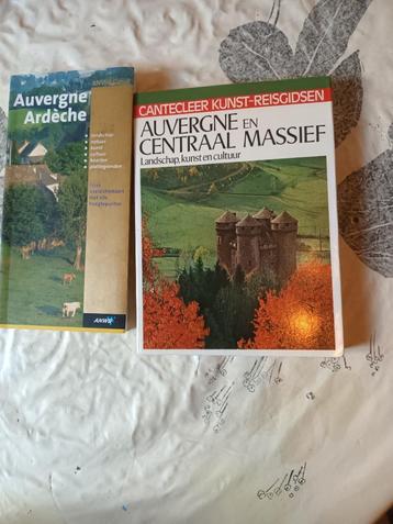 2 reisgidsen Auvergne Ardeche Frankrijk ANWB Goud cantecleer beschikbaar voor biedingen