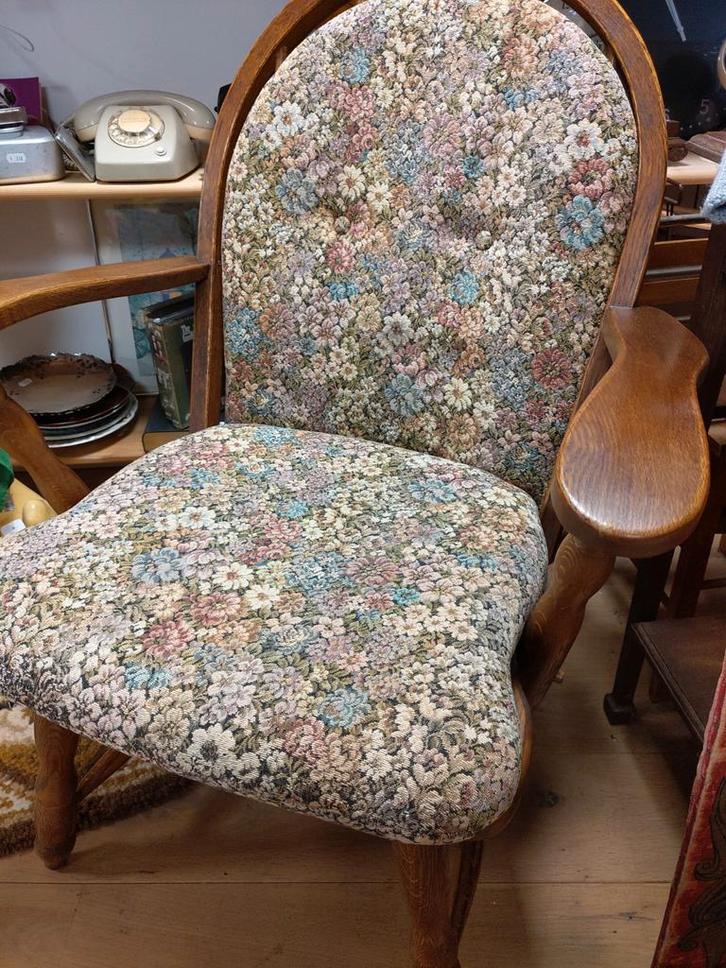 Mooie eikenhouten stoel met bloemmotief, Huis en Inrichting, Stoelen, Eén, Bruin, Ophalen