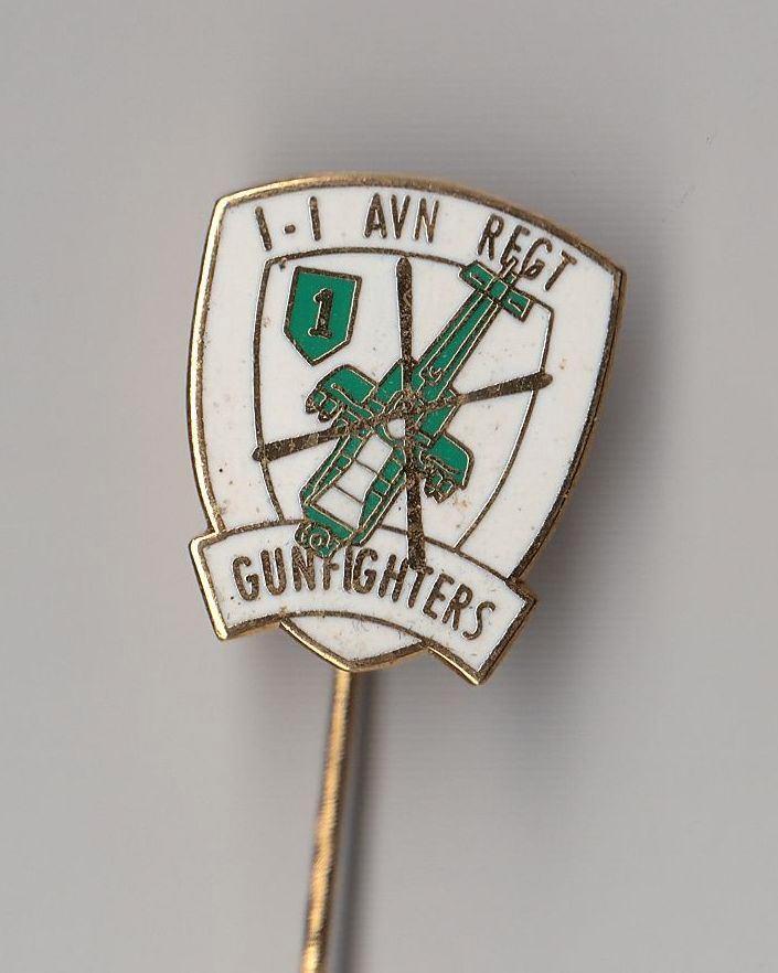 Gunfighters Helikopter speldje, Verzamelen, Militaria | Algemeen, Luchtmacht, Embleem of Badge, Nederland, Ophalen of Verzenden