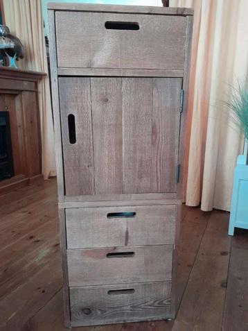 Leuke houten kast.