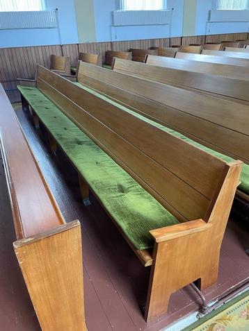 Kerkbanken beschikbaar voor biedingen