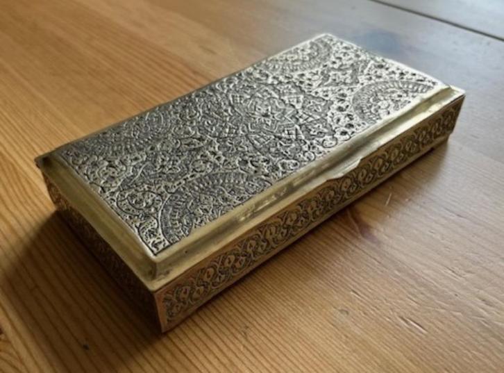 Wit metalen doos uit Midden Oosten, Antiek en Kunst, Kunst | Niet-Westerse kunst, Ophalen of Verzenden