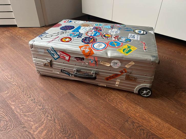 Grootste model Rimowa classic koffer, Sieraden, Tassen en Uiterlijk, Koffers, Gebruikt, Metaal, 70 cm of meer, 45 tot 55 cm, Wieltjes
