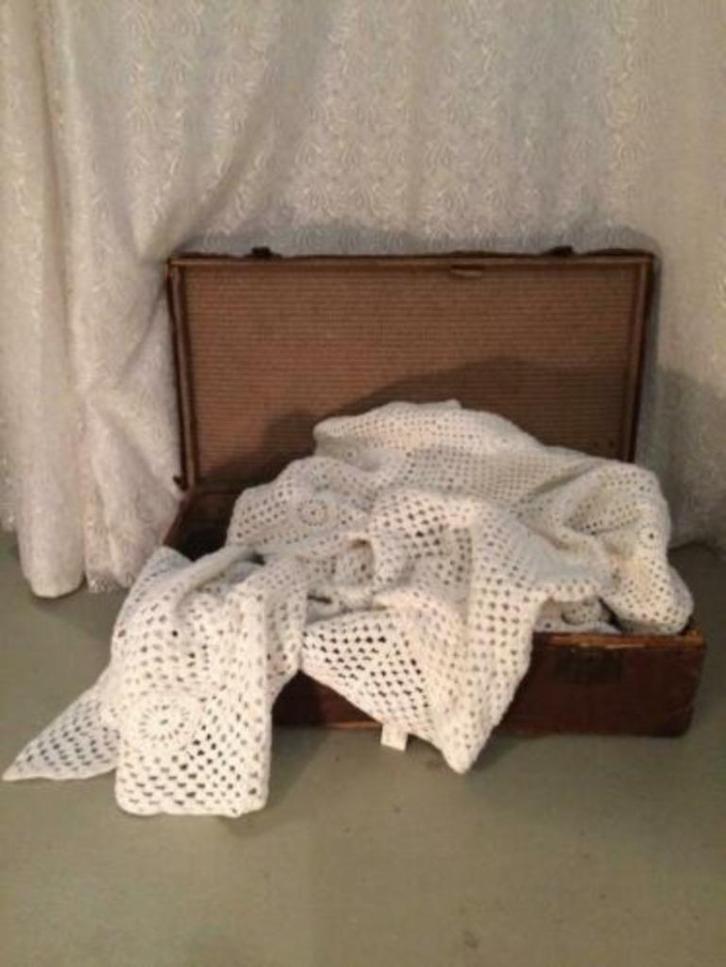 Brocante oude (gehaakte) spreien - tafelkleden, Antiek en Kunst, Antiek | Overige Antiek, Ophalen of Verzenden