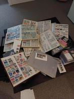 postzegelverzameling Nederland , Buitenland  beschrijving, Postzegels en Munten, Nederland en Buitenland, Ophalen of Verzenden