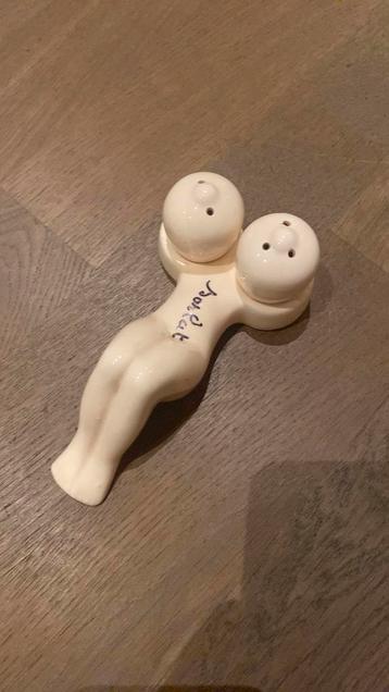 Peper en zout stel naakte vrouw beschikbaar voor biedingen