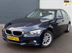 BMW 3-serie 320i Executive 2DEEIG/AUTOMAAT/CRUISE/PDC/LMV/NA, Auto's, Automaat, Euro 5, Zwart, 4 cilinders