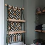 Macrame wandkleed met plankjes, Huis en Inrichting, Woonaccessoires | Wanddecoraties, Ophalen of Verzenden, Zo goed als nieuw