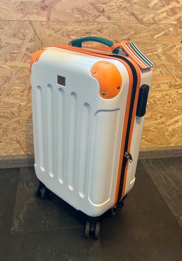 Nog nieuw koffertje van de Postcodeloterij beschikbaar voor biedingen