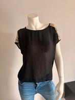 Zwarte t-shirt met gouden details - Maat M, Kleding | Dames, Tops, Maat 38/40 (M), Zwart, Ophalen of Verzenden, Zo goed als nieuw