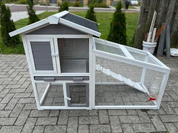 Konijnenhok met bijhorende spullen beschikbaar voor biedingen