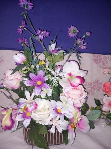 kunstbloemen in rechthoekig bakje beschikbaar voor biedingen