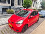 Toyota Aygo 1.0 12V Vvt-i 5DRS 2009 Rood, Auto's, Voorwielaandrijving, 4 stoelen, 68 pk, Handgeschakeld