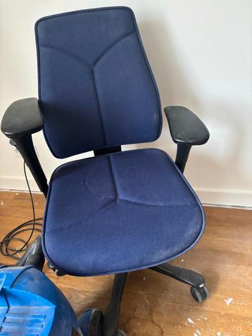 Blauwe bureaustoel - Gebruikt beschikbaar voor biedingen