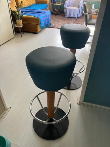 Set van 2 vintage barkrukken – retro design beschikbaar voor biedingen