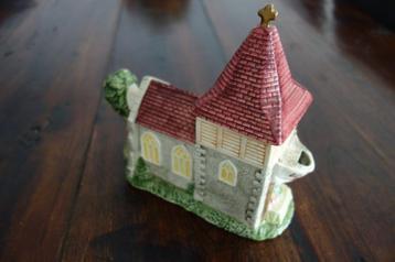 Theepot vorm kerk\kapel beschikbaar voor biedingen