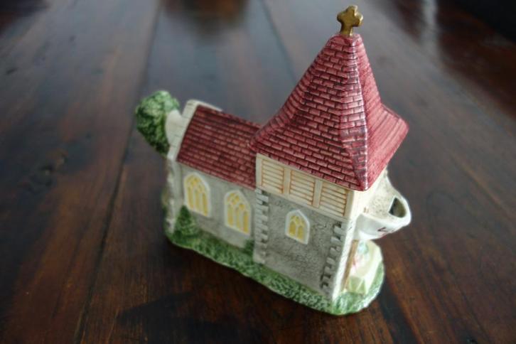Theepot vorm kerkkapel, Huis en Inrichting, Keuken | Servies, Zo goed als nieuw, Overige typen, Overige stijlen, Keramiek, Ophalen of Verzenden