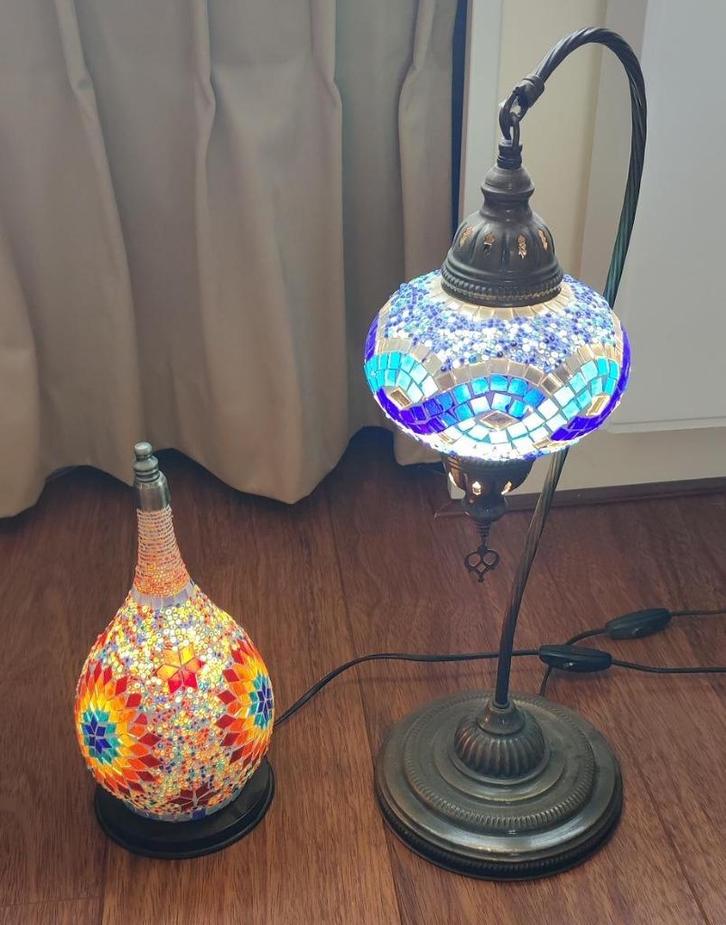 Twee oosterse mozaïek tafellampen, Huis en Inrichting, Lampen | Tafellampen, Gebruikt, Minder dan 50 cm, Glas, Metaal, Ophalen