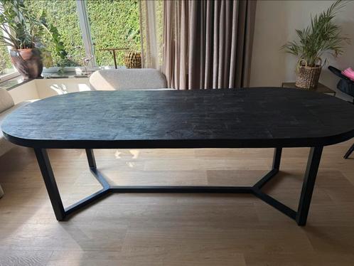 Te koop: Ovale eettafel van zwart mangohout – 2.40 m lang, Huis en Inrichting, Tafels | Salontafels, Gebruikt, Minder dan 50 cm