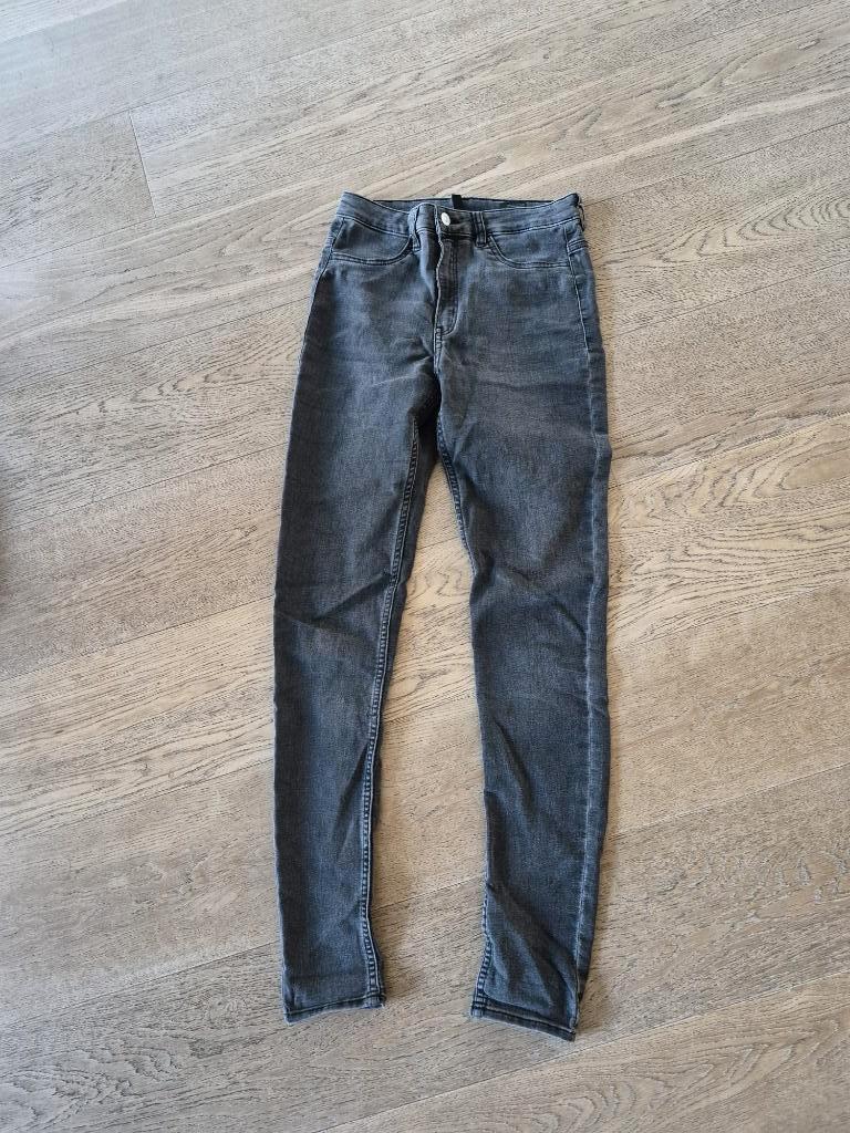 Spijkerbroek / Skinny Jeans H&M maat 36 dames - grijs, H&M, Ophalen of Verzenden, Zo goed als nieuw, W28 - W29 (confectie 36)