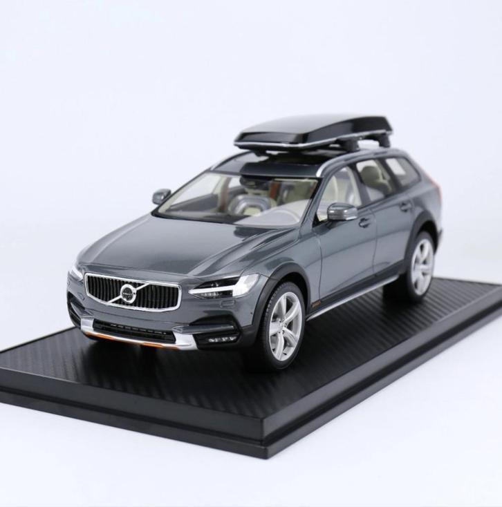 1:18 Volvo V90 CC Ocean Race - Grijs - Incl. Luxe vitrine!, Hobby en Vrije tijd, Modelauto's | 1:18, Nieuw, Auto, Overige merken