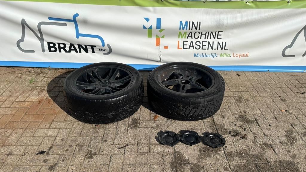2x Toyota Tundra 22 inch velgen met P305/45 R22 banden, Gebruikt, Banden en Velgen, Overige maten, 305 mm