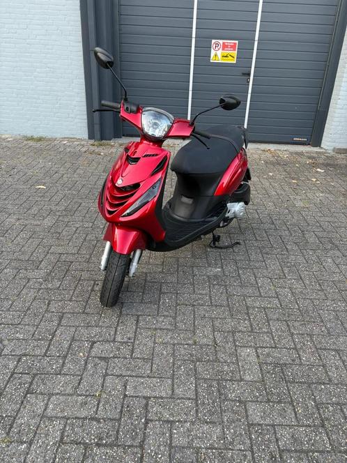 Piaggio zip 4t iget 2019, Fietsen en Brommers, Scooters | Piaggio, Zo goed als nieuw, Zip, Maximaal 45 km/u, Benzine, Ophalen