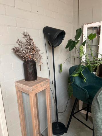 Vloerlamp zwart industrieel beschikbaar voor biedingen