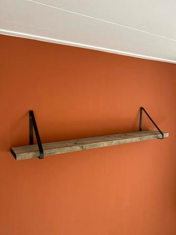 Steigerhouten wandplank met metalen wanddragers  beschikbaar voor biedingen