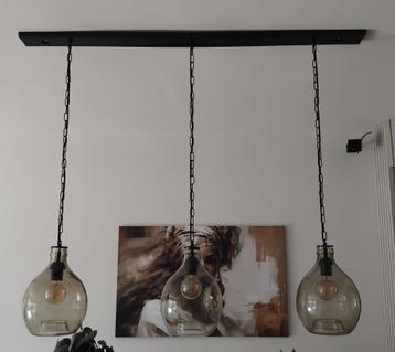 Hanglamp met drie glazen bollen beschikbaar voor biedingen