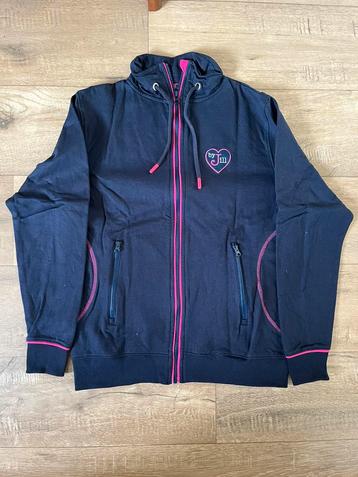 By Jill vest  beschikbaar voor biedingen